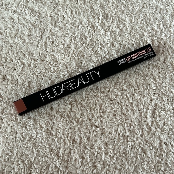 New HUDA lip contour 2.0 automatic matte lip pencil in shade pinky brown. - Picture 1 of 2